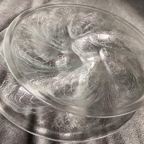 SET OF TWO VINTAGE ARCOROC FRANCE CLEAR GLASS OYSTER PLATES - Picture 7 of 9